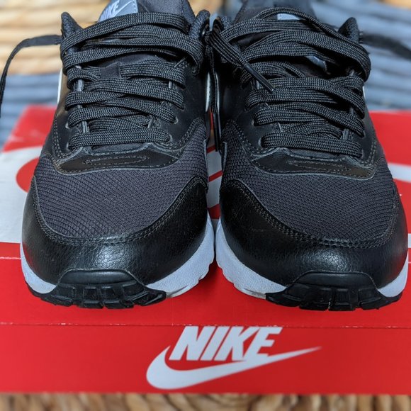 EUC (W6.5) - NIKE Air Max 1 Ultra Essential - Picture 3 of 13